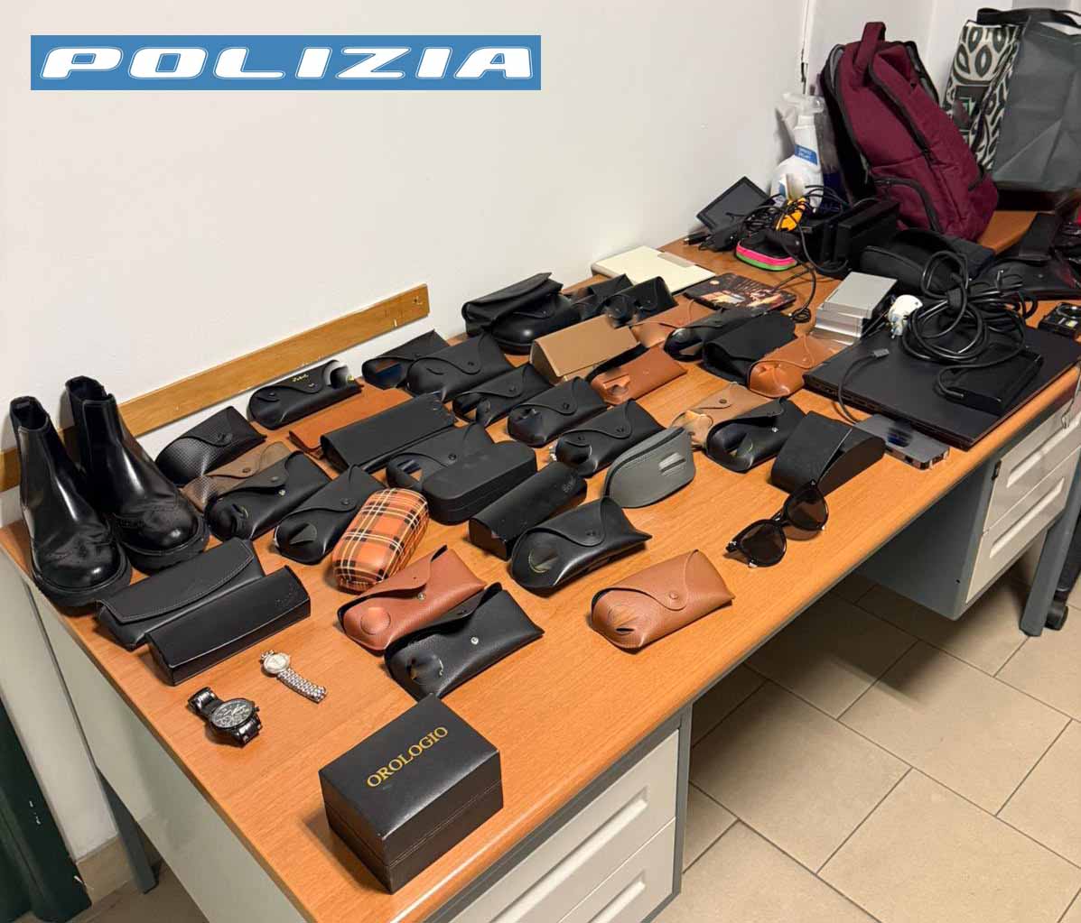 Due fratelli arrestati per furti nelle auto in sosta
