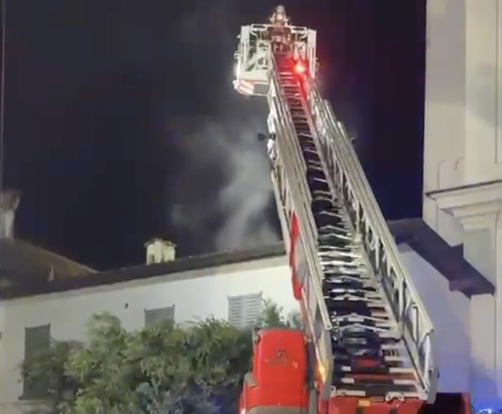 Fulmine colpisce chiesa a Settala: danni e intervento dei Vigili del Fuoco