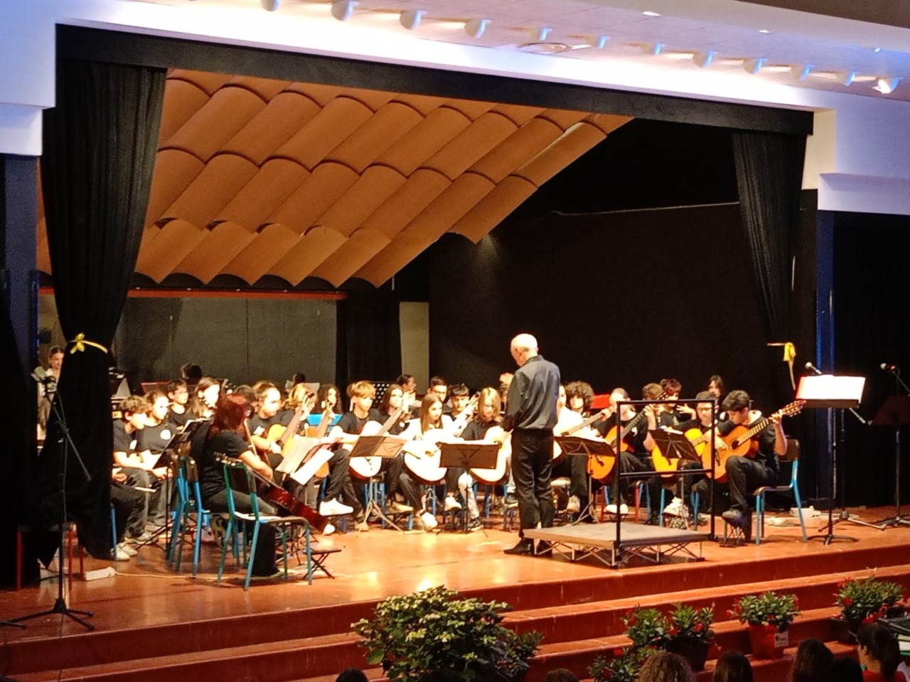 Gli studenti del Montalcini presentano il musical “Mate Act” all’auditorium Maggioni
