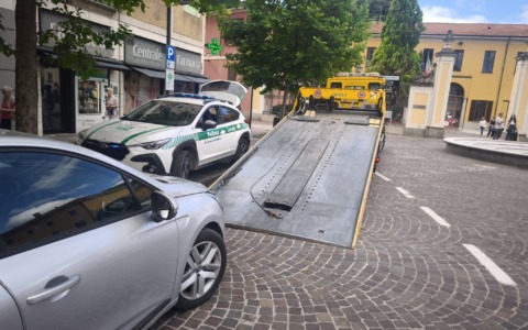 Guida di un’auto sequestrata: multa elevata e vettura confiscata