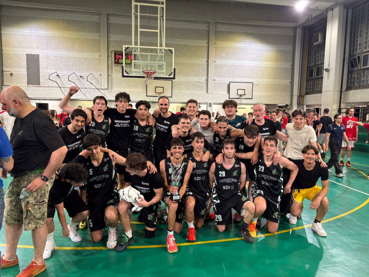 Il Basket Brugherio conquista il campionato: un omaggio a Simo