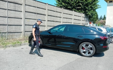 Incidente mortale: agente di Polizia Locale perde la vita durante un inseguimento a Milano