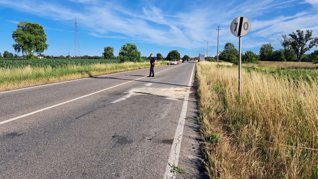 Incidente stradale a Gorgonzola: camion coinvolto e traffico in tilt
