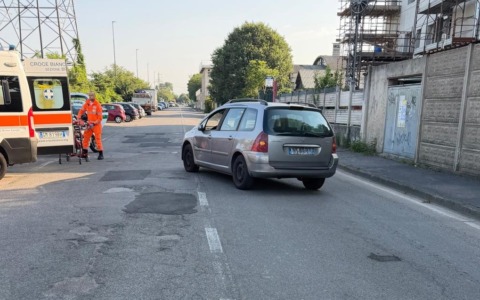 Incidente tra auto e moto a Cologno Monzese: feriti nonno e nipote