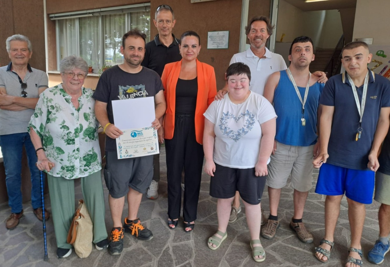 La cooperativa Germoglio riceve un pulmino per il trasporto delle persone disabili