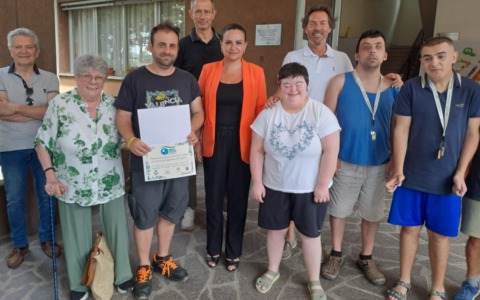 La cooperativa Germoglio riceve un pulmino per il trasporto delle persone disabili