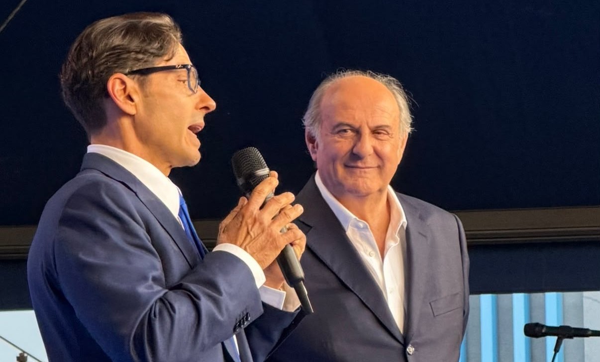 Mediaset celebra Berlusconi tre anni dopo la sua scomparsa. Pier Silvio: “Un miracolo se sono qui”