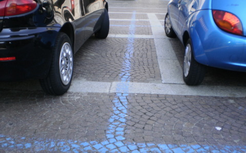 Nuovo piano sosta a Cologno Monzese: parcheggi a pagamento anche in centro