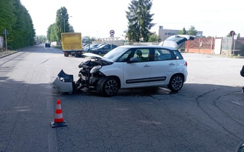Scontro tra autovettura e autocarro in via Togliatti a Melzo