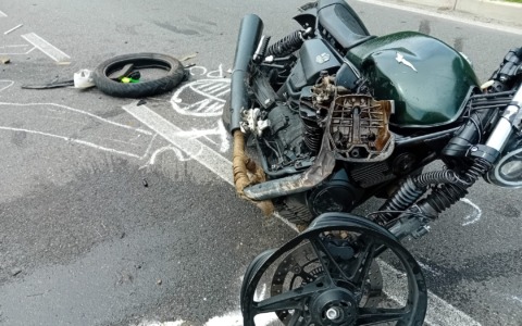 Tragico schianto tra moto e auto: muore un 42enne a Segrate