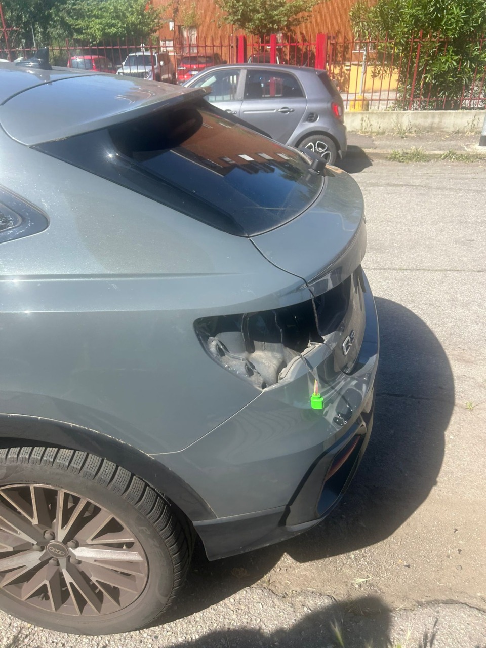 Uniti per Cassina denuncia vandalismi su auto e chiede miglioramenti nella videosorveglianza