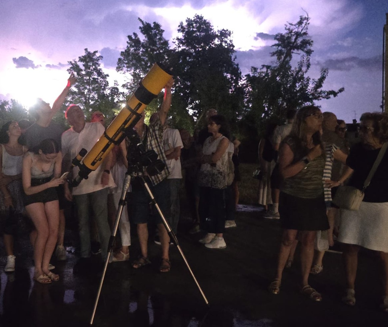 A Cassina de’ Pecchi oltre novanta persone per un incontro astronomico