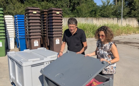 CEM Ambiente introduce i cassonetti compatti per l’Ecuosacco a Cernusco sul Naviglio