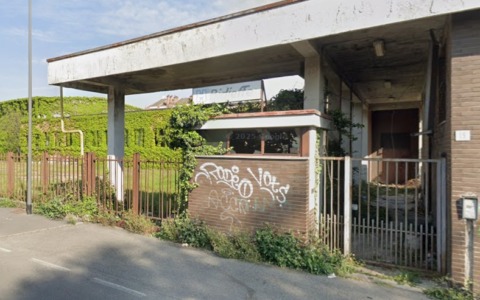 Cernusco sul Naviglio: residenti esasperati dalla musica e dal degrado della ex Bidieffe