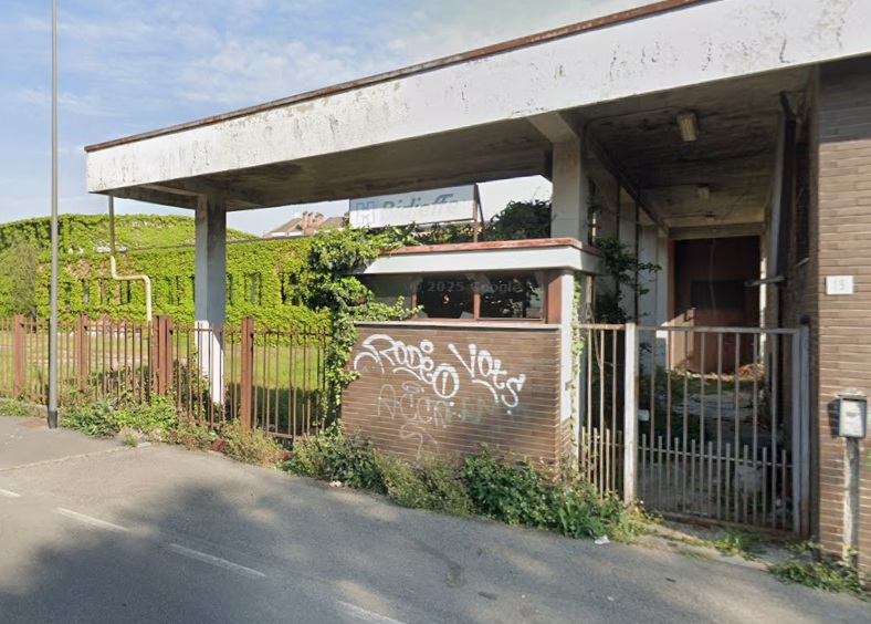 Cernusco sul Naviglio: residenti esasperati dalla musica e dal degrado della ex Bidieffe