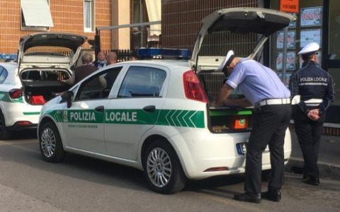 Controlli straordinari della Polizia Locale: alcol nei parchi e sicurezza stradale a Cologno Monzese