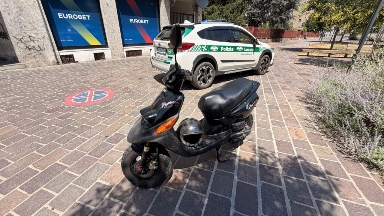 Denunciato un 54enne per scooter senza assicurazione e con numero di telaio cancellato