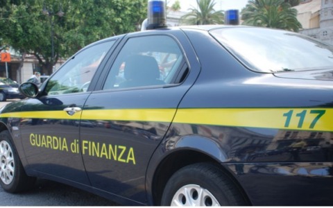 Ex maresciallo della Finanza condannato a risarcire 100mila euro per danno d’immagine