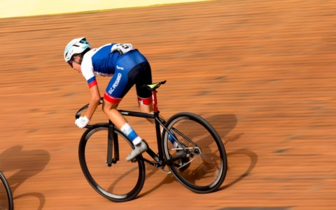 Giovani ciclisti dell’Uc Pessano trionfano tra pista e strada