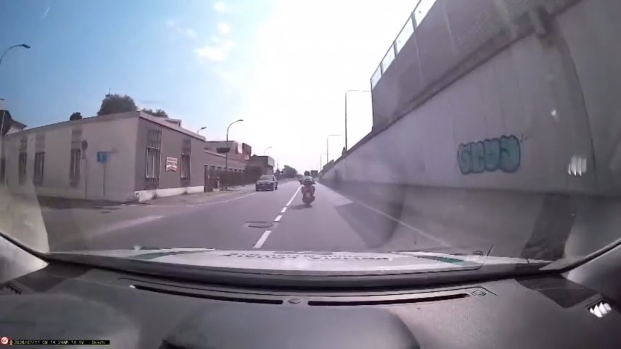 Identificato il fuggitivo su un motorino rubato: l’inseguimento della Polizia Locale