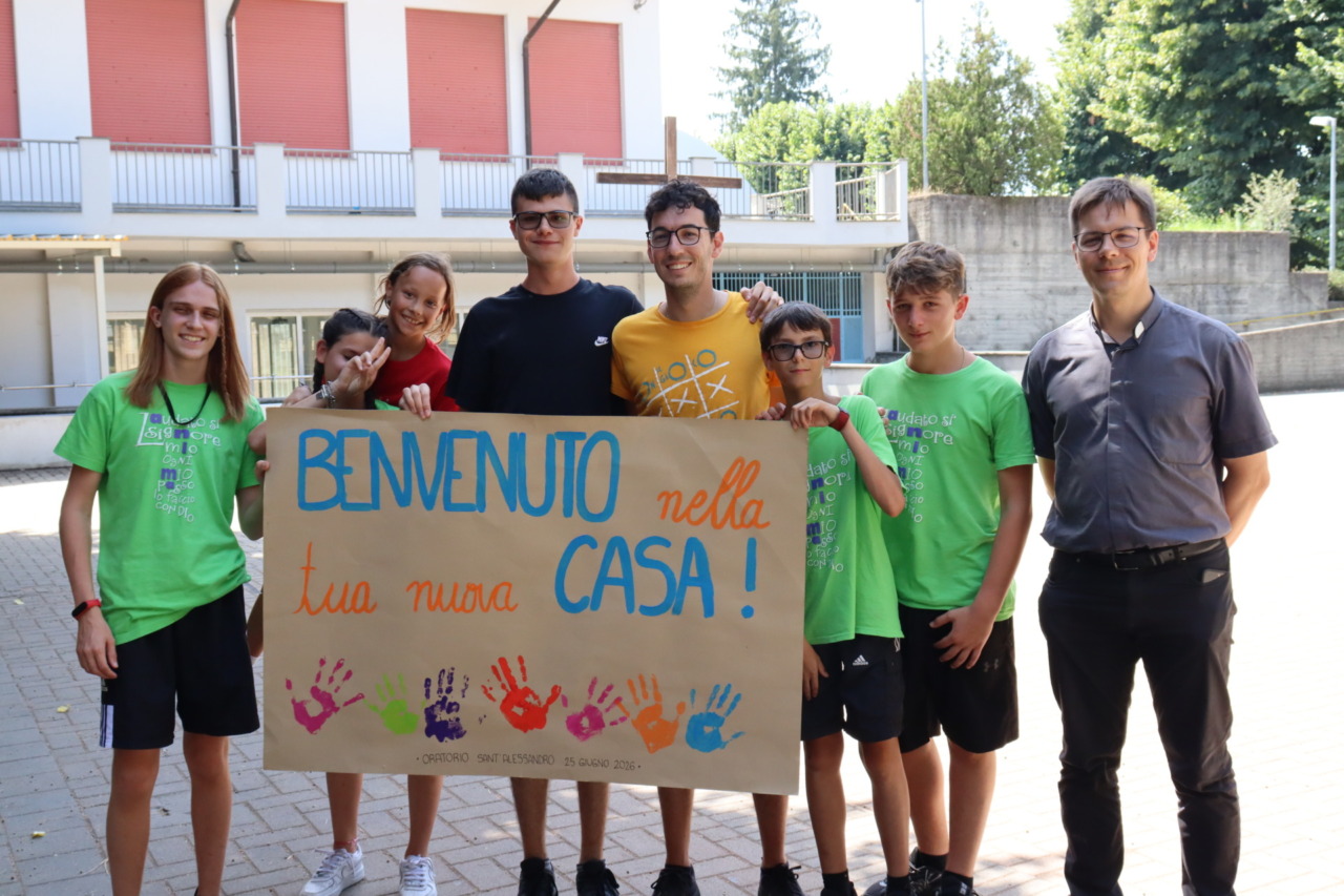 Il giovane don Paolo Macchi inizia il suo ministero nella comunità di Melzo