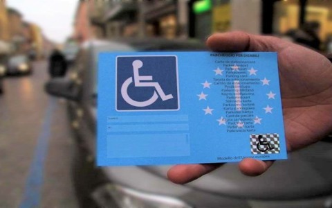 Modifiche alla legge sul pass disabili: stop a certificati e presenza obbligatoria