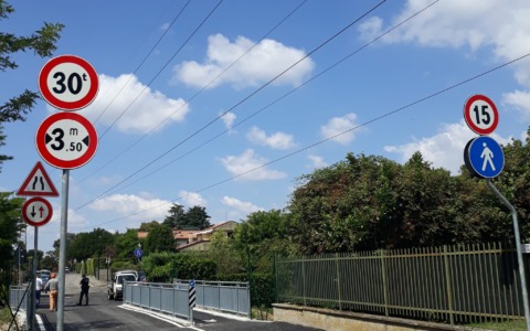 Riapre il ponte di via della Rocca dopo il crollo del 2024