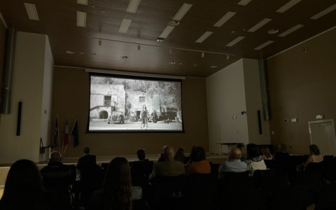 Rinnovato l’auditorium Etty Hillesum di Liscate con un avanzato sistema multimediale