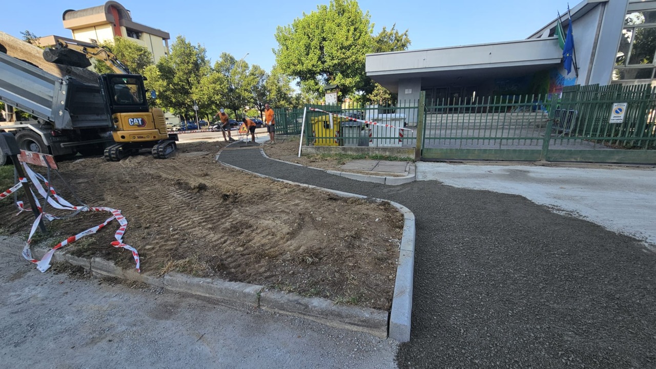 Rinnovato l’ingresso della scuola media di Limito