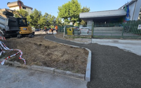 Rinnovato l’ingresso della scuola media di Limito