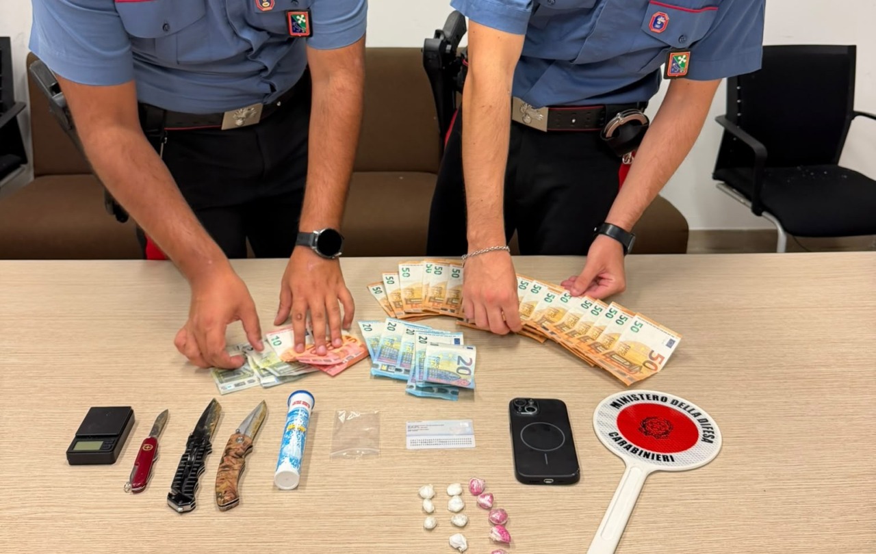 Arrestato un spacciatore a Bussero con cocaina e armi