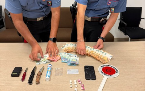 Arrestato un spacciatore a Bussero con cocaina e armi