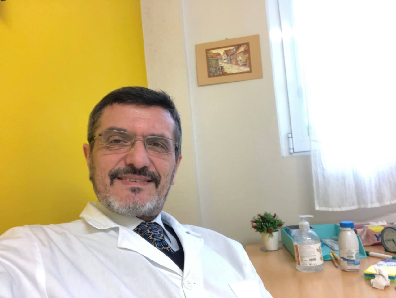 Stefano Bramati, medico di famiglia, perde la vita nell’incendio di una palazzina